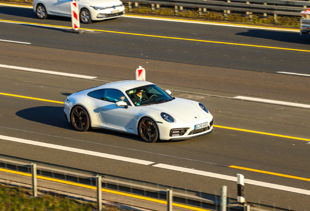 Porsche 992 Carrera 4 GTS