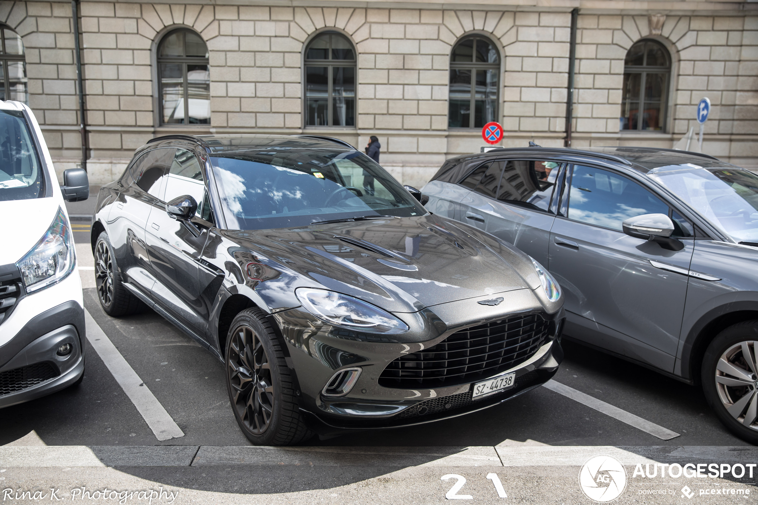 Aston Martin DBX