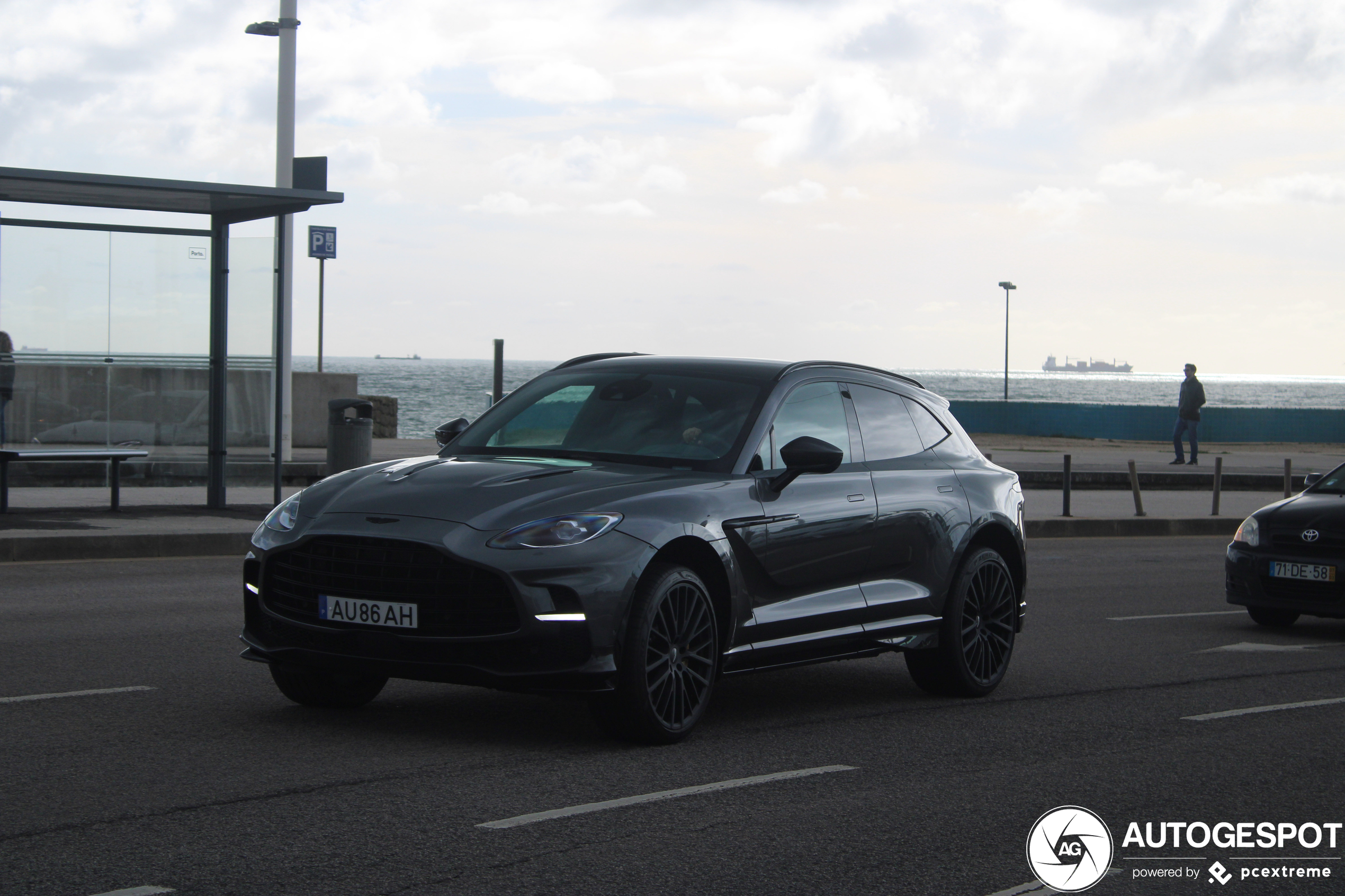 Aston Martin DBX707