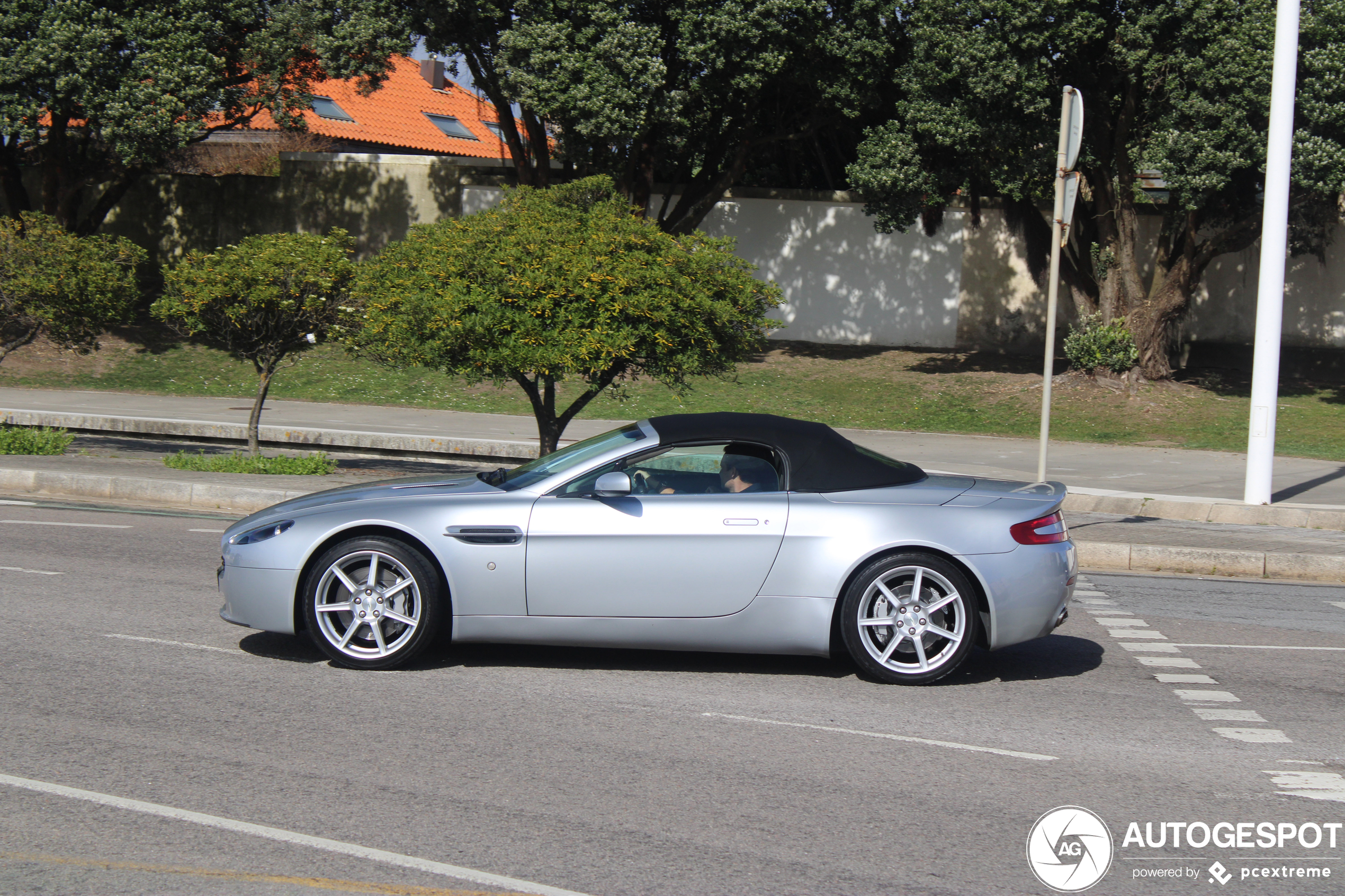 Aston Martin V8 Vantage Roadster