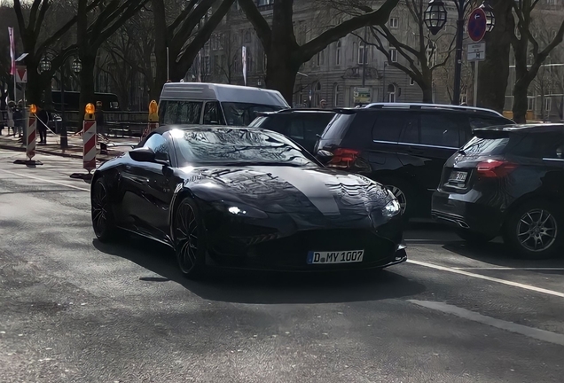 Aston Martin V8 Vantage Formula 1 Edition Roadster