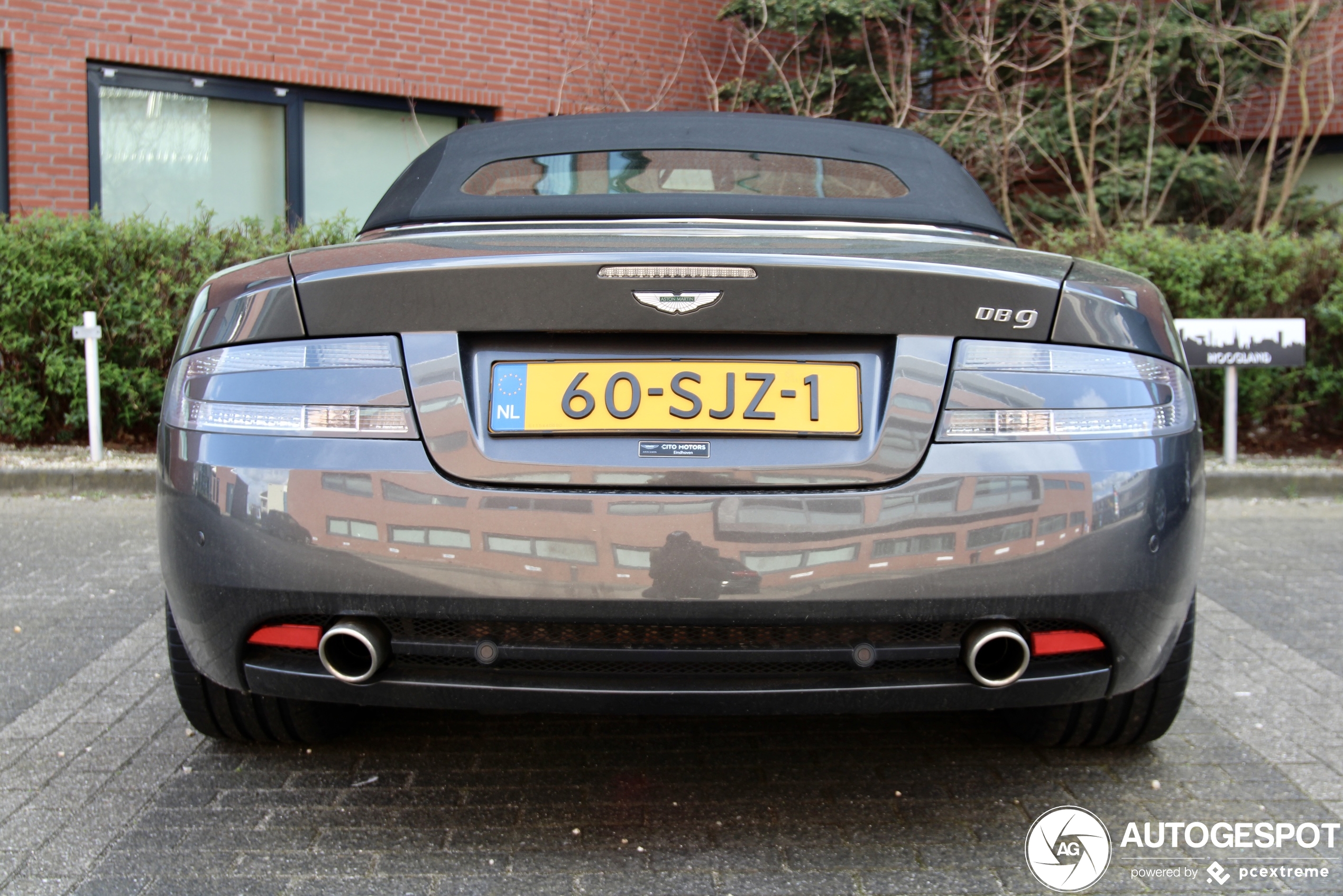 Aston Martin DB9 Volante