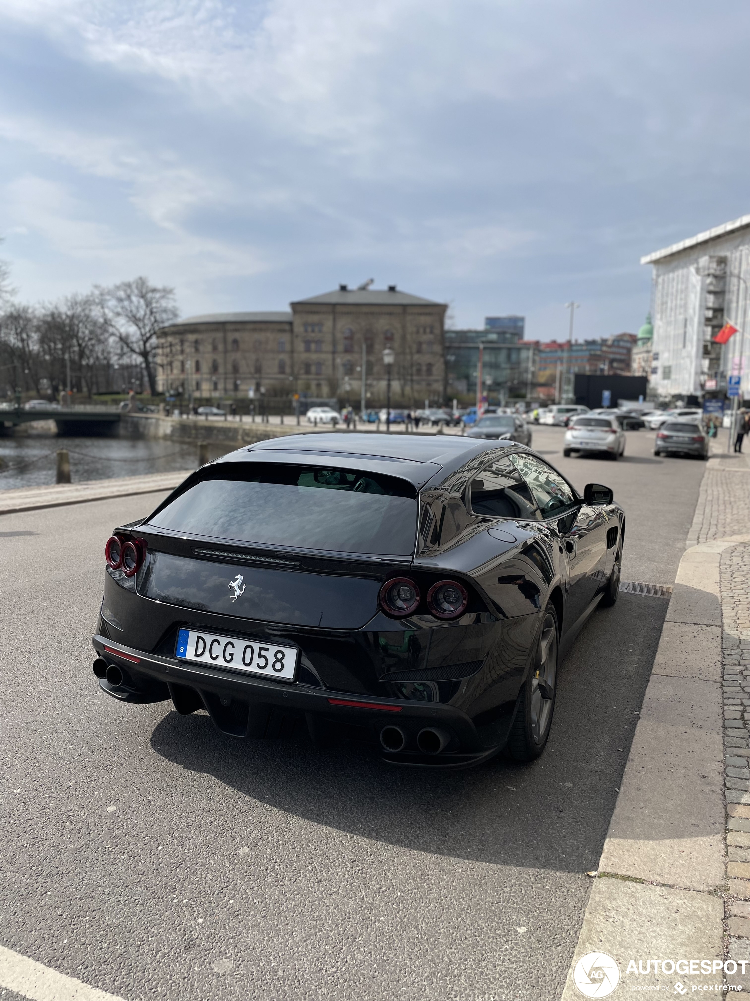 Ferrari GTC4Lusso T