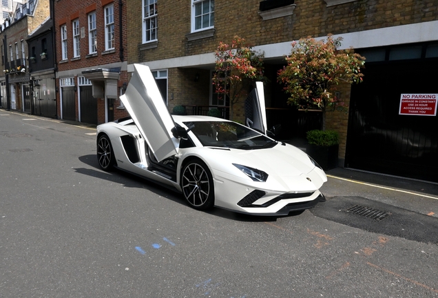 Lamborghini Aventador S LP740-4