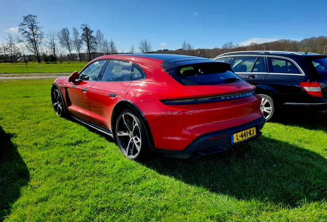 Porsche Taycan Turbo S Cross Turismo