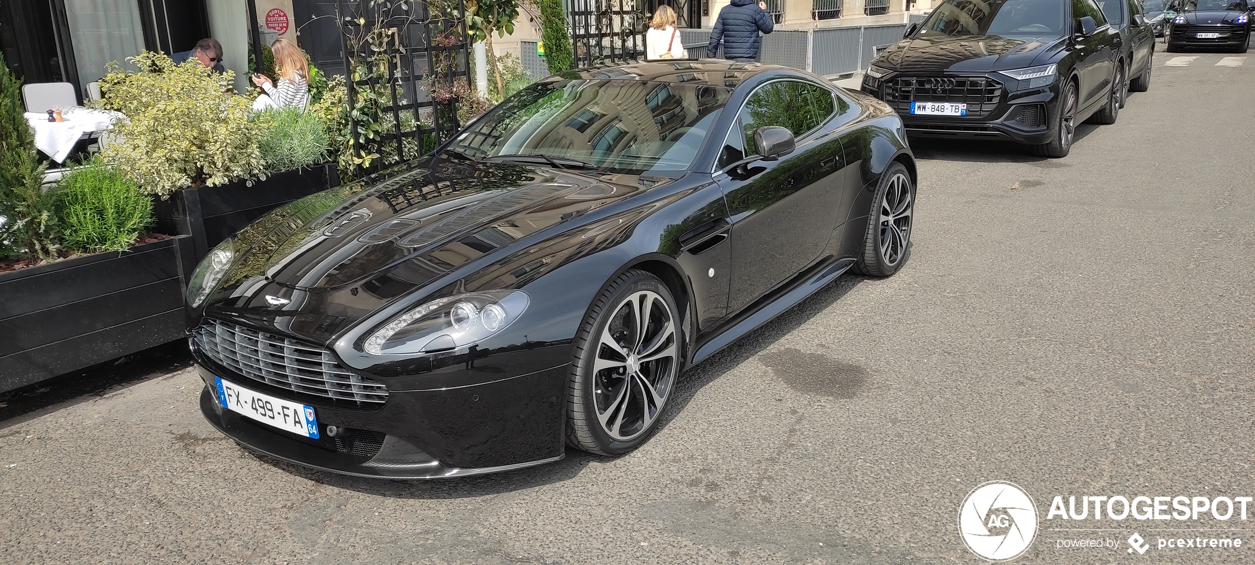 Aston Martin V12 Vantage Carbon Black Edition