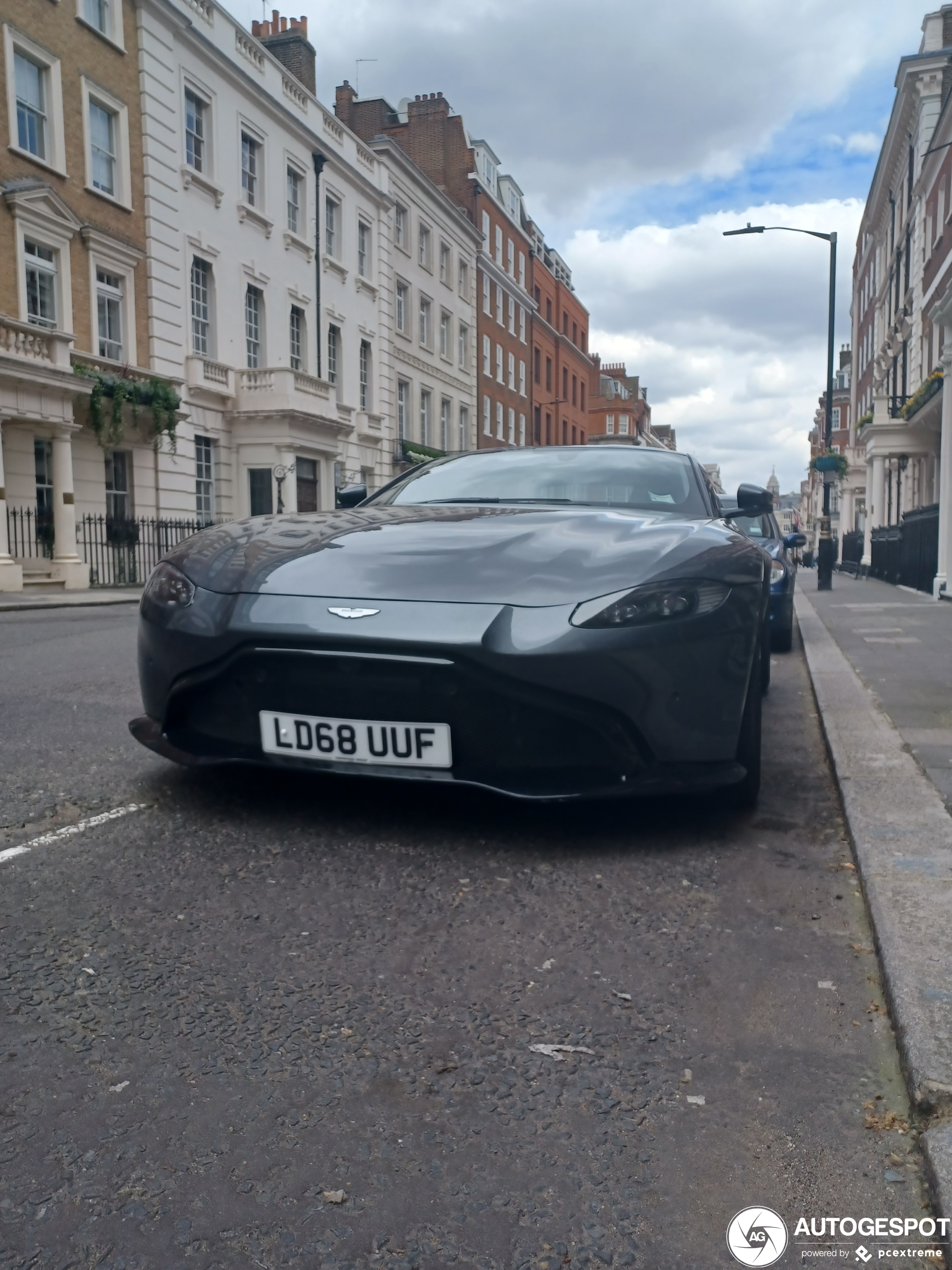 Aston Martin V8 Vantage 2018