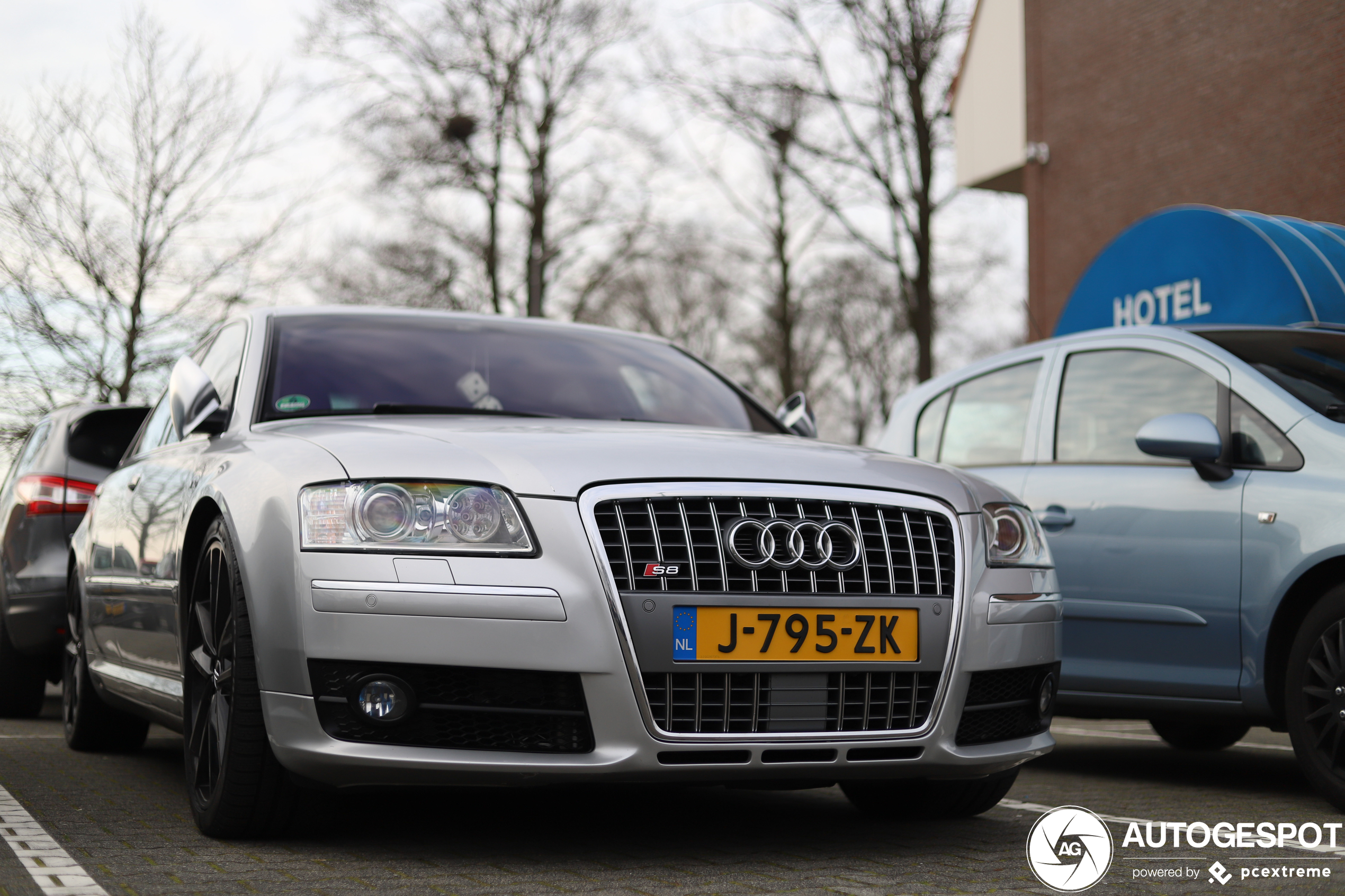 Audi S8 D3