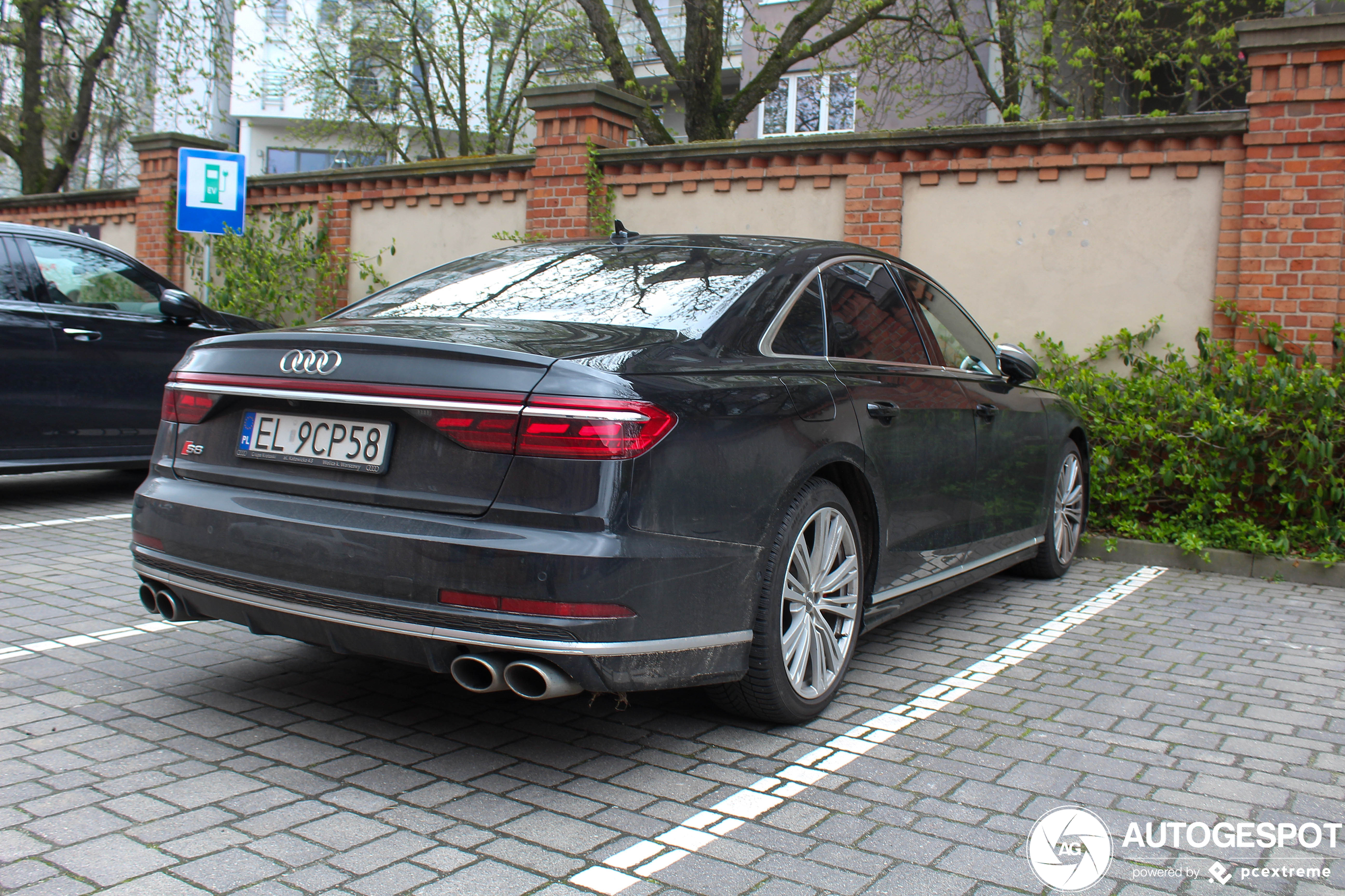 Audi S8 D5