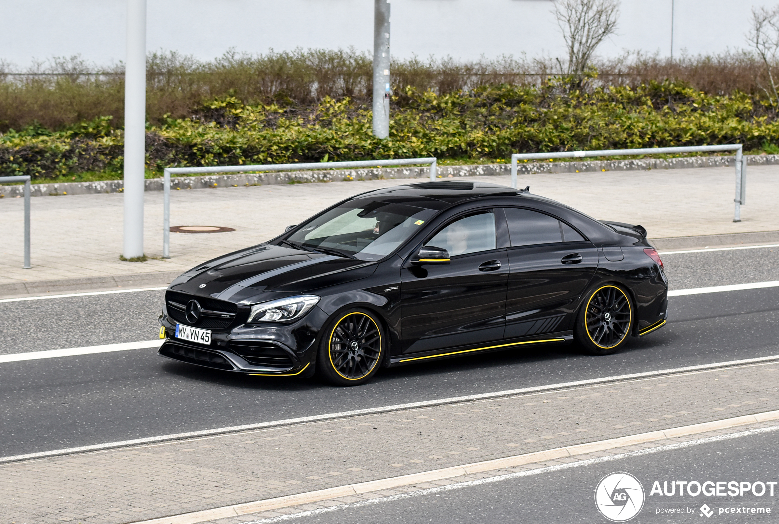 Mercedes-AMG CLA 45 C117 Yellow Night Edition