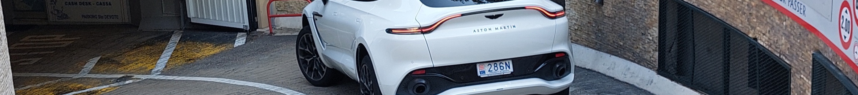 Aston Martin DBX