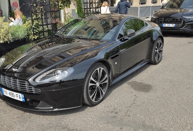 Aston Martin V12 Vantage Carbon Black Edition