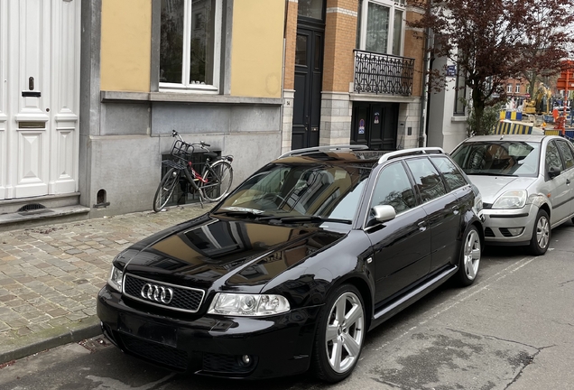 Audi RS4 Avant B5