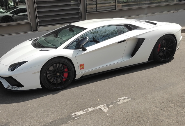 Lamborghini Aventador S LP740-4