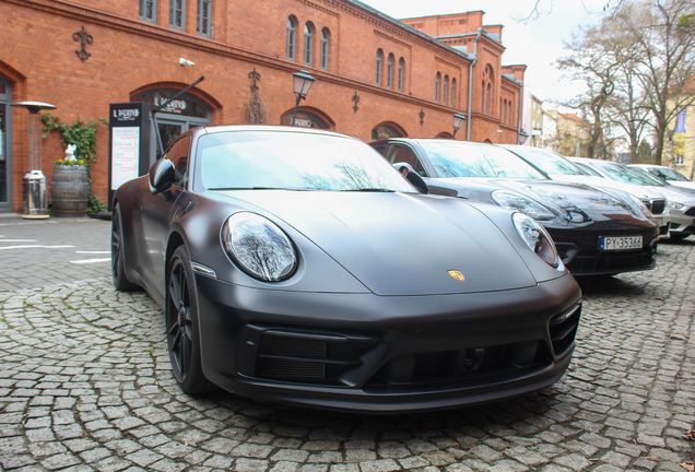 Porsche 992 Carrera 4 GTS