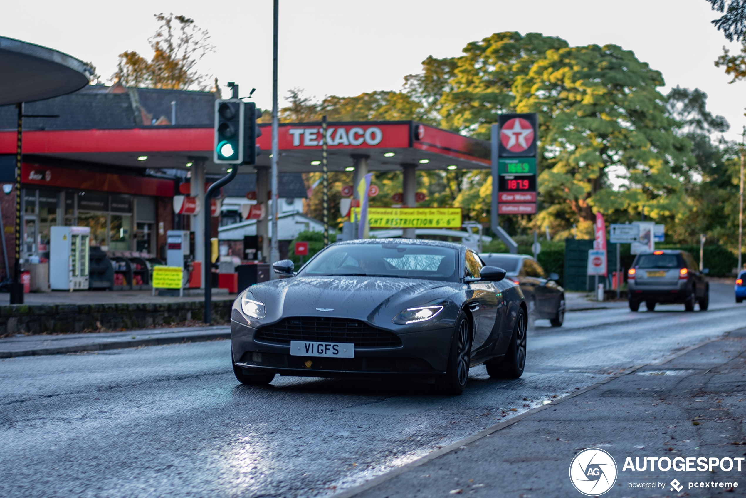 Aston Martin DB11 V8