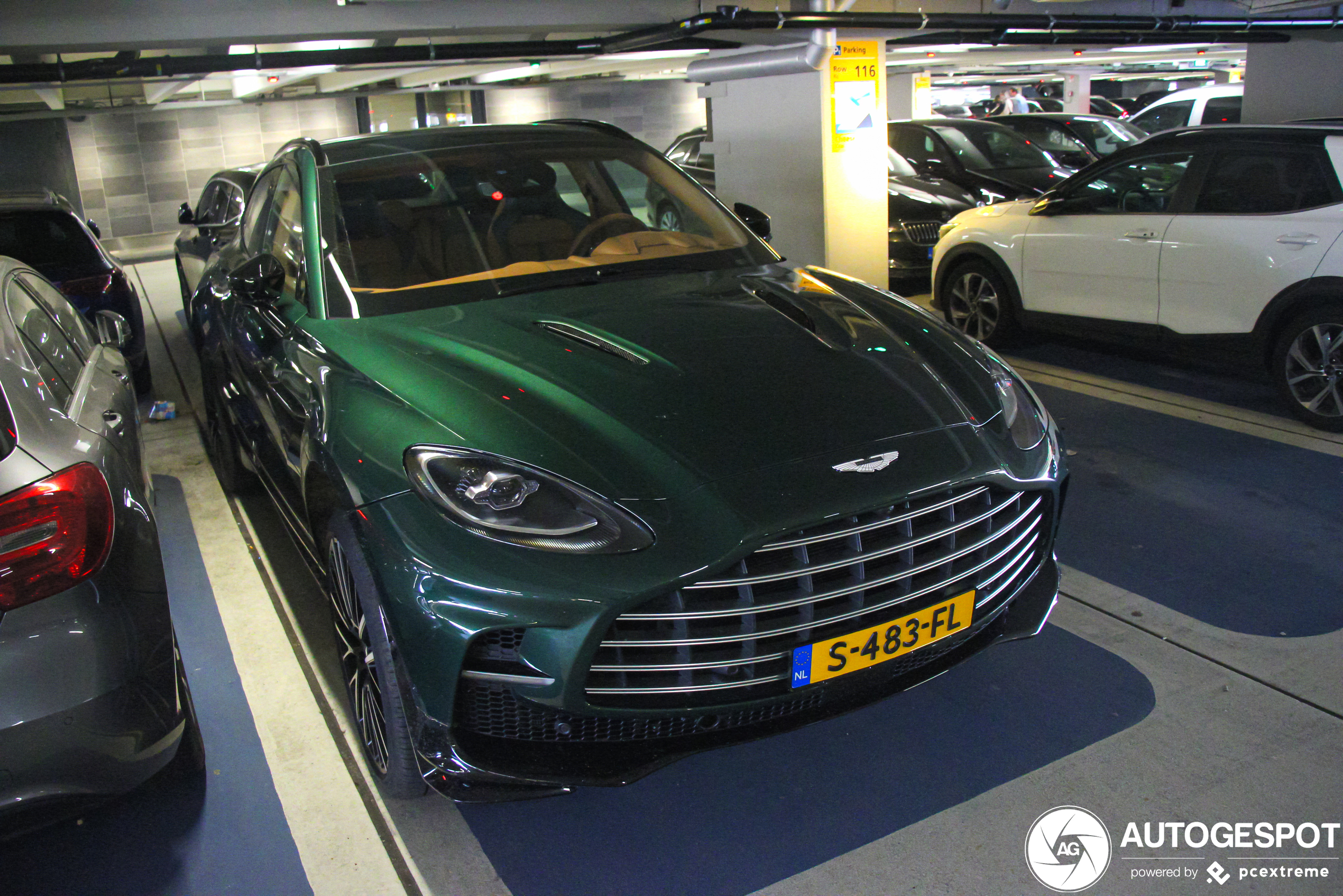 Aston Martin DBX707