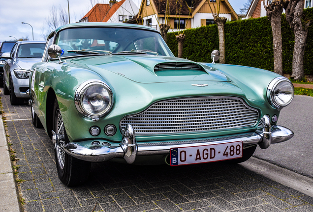 Aston Martin DB4