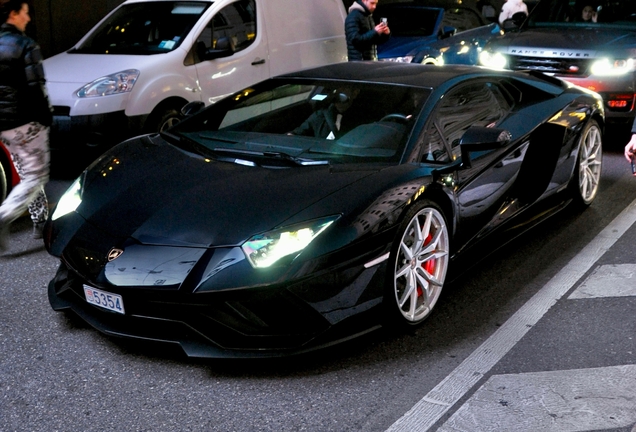 Lamborghini Aventador S LP740-4