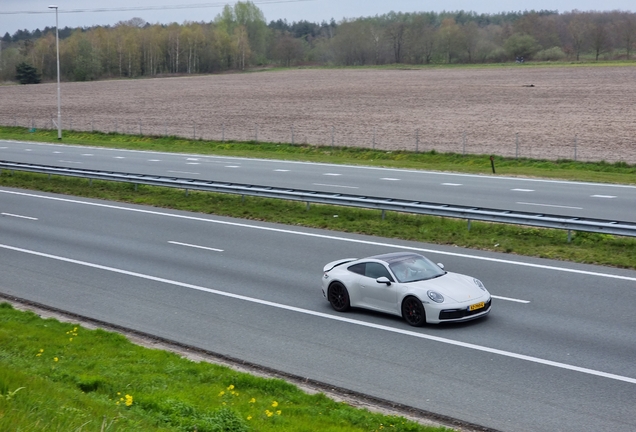 Porsche 992 Carrera 4S