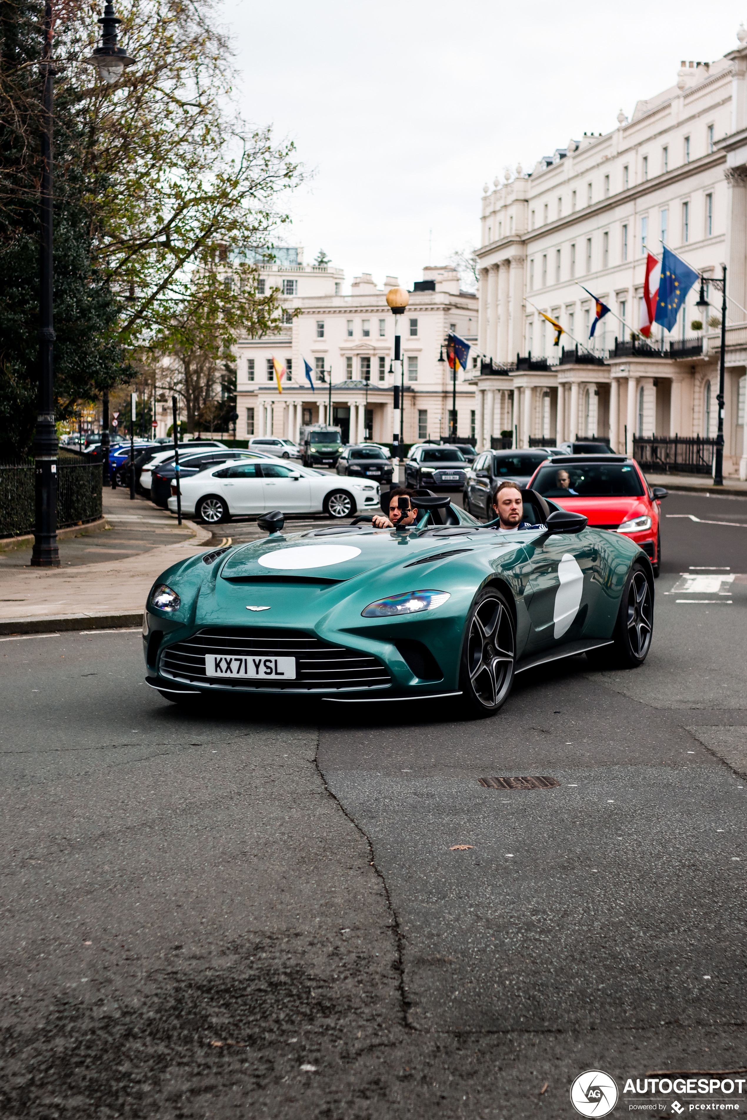 Londen levert weer een nieuwe Aston Martin V12 Speedster