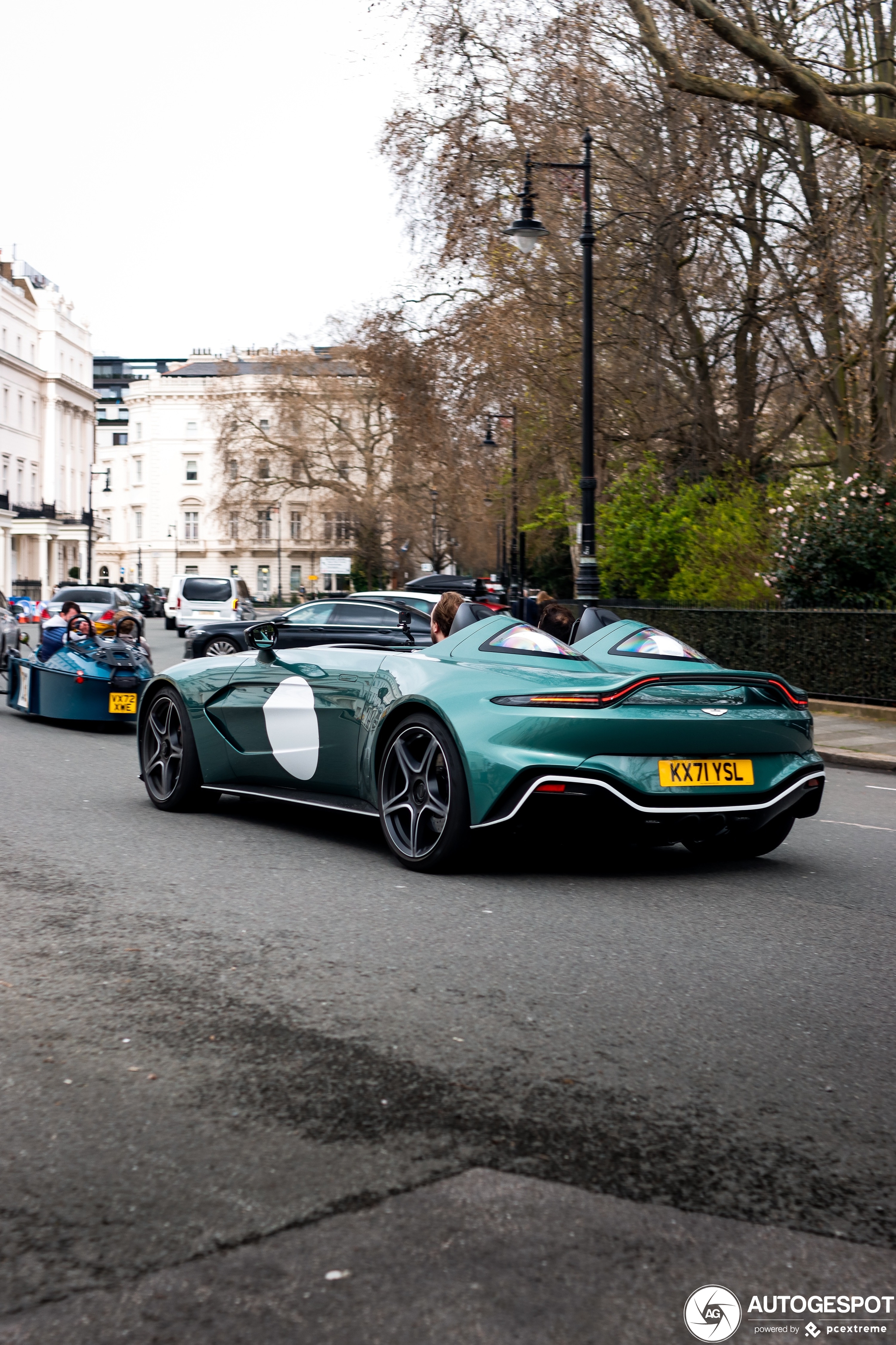 Londen levert weer een nieuwe Aston Martin V12 Speedster