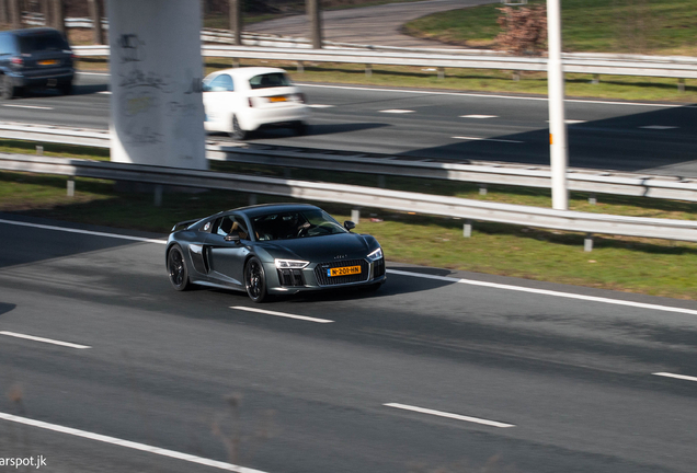 Audi R8 V10 Plus 2015