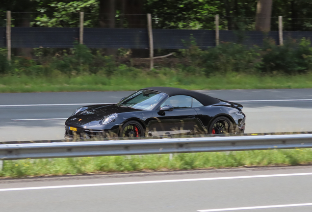 Porsche 992 Carrera 4 GTS Cabriolet