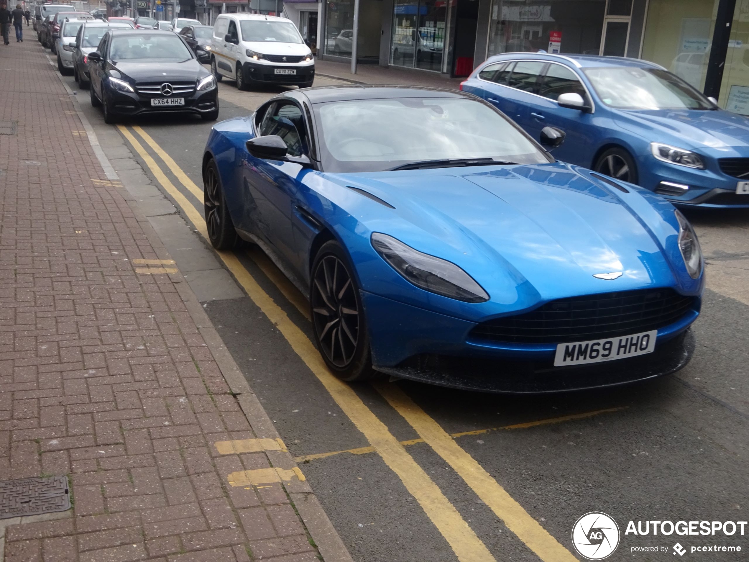 Aston Martin DB11