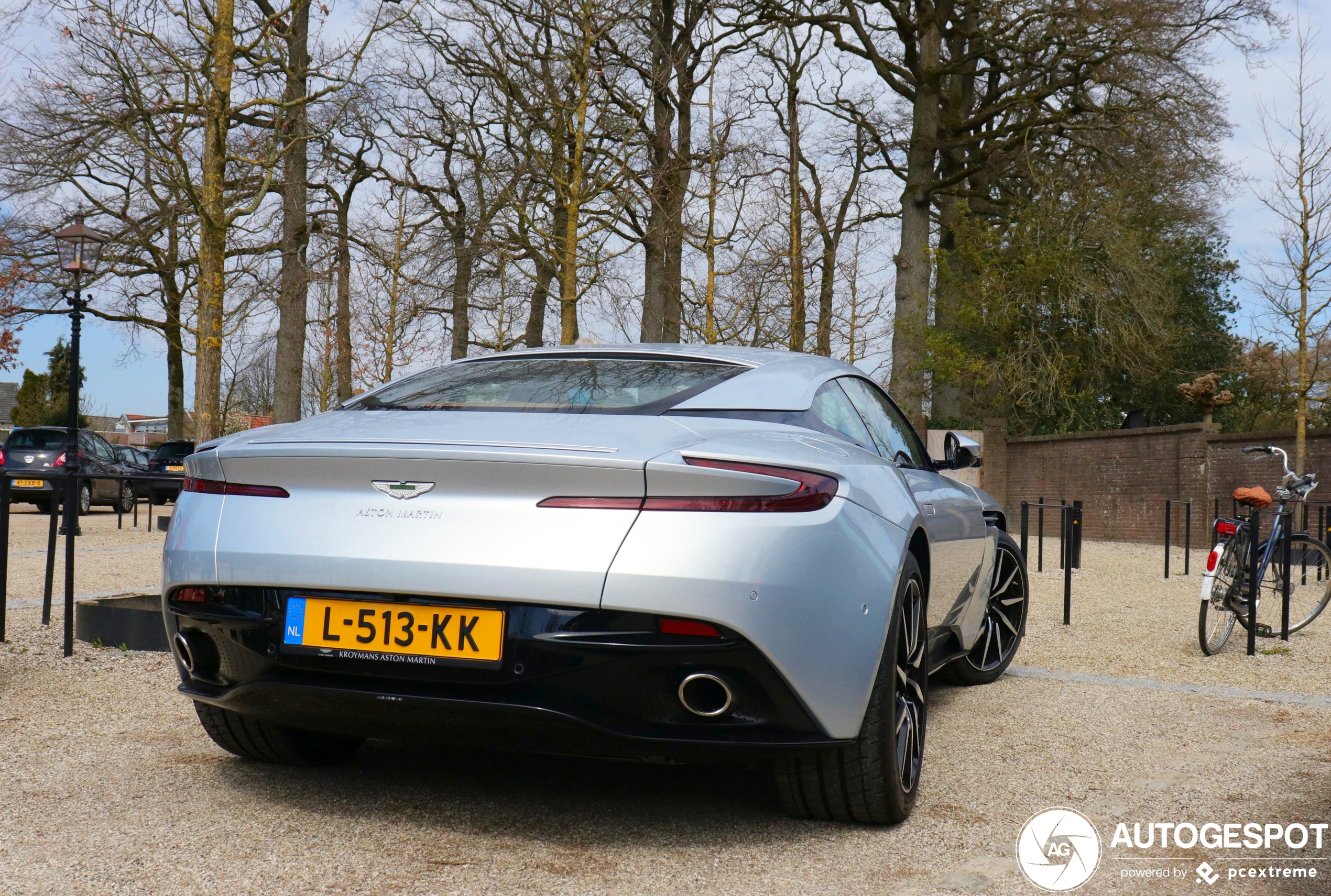 Aston Martin DB11 V8