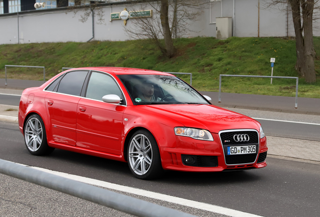 Audi RS4 Sedan