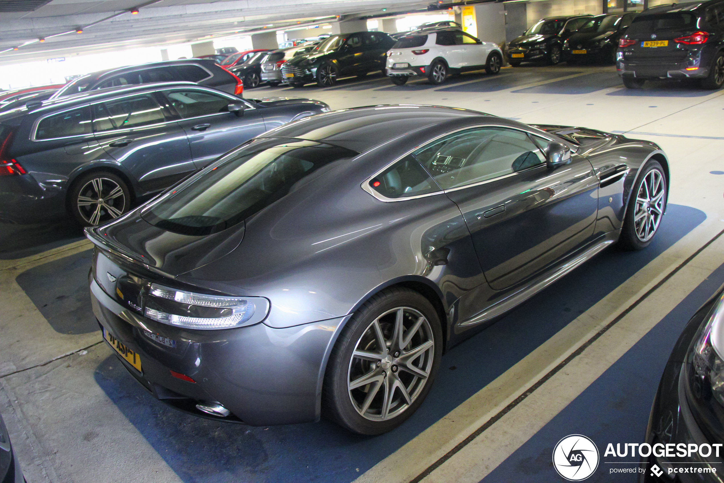 Aston Martin V8 Vantage 2012