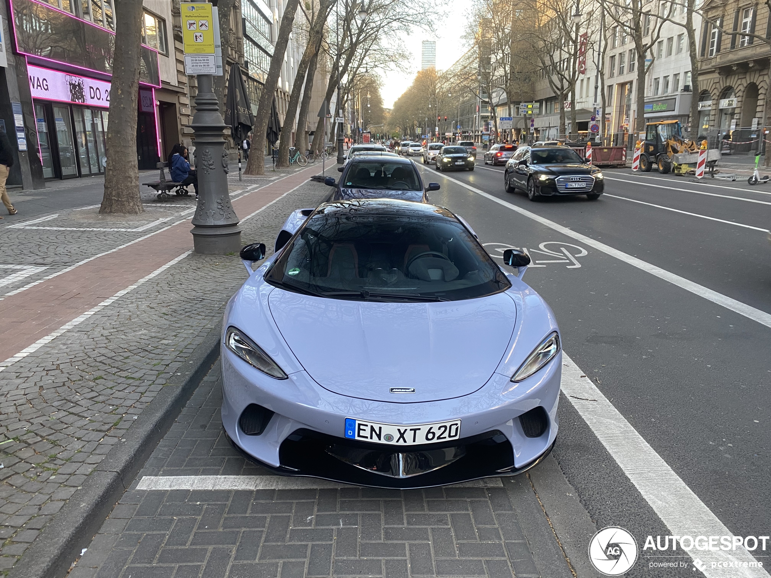 McLaren GT