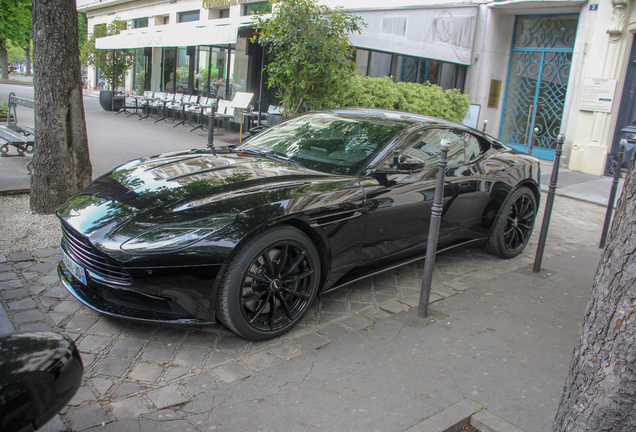 Aston Martin DB11