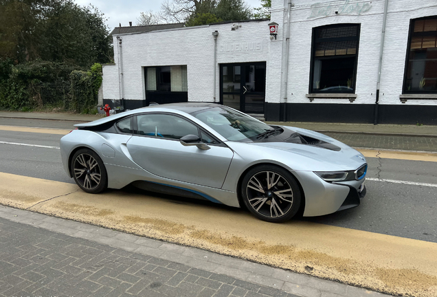 BMW i8