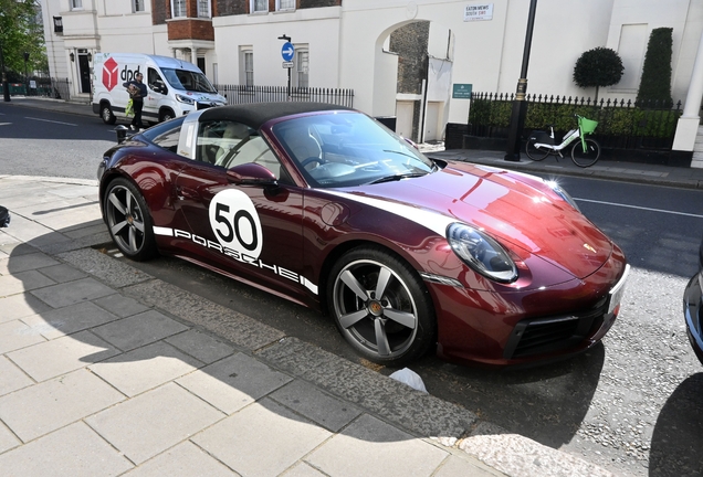 Porsche 992 Targa 4S Heritage Design Edition