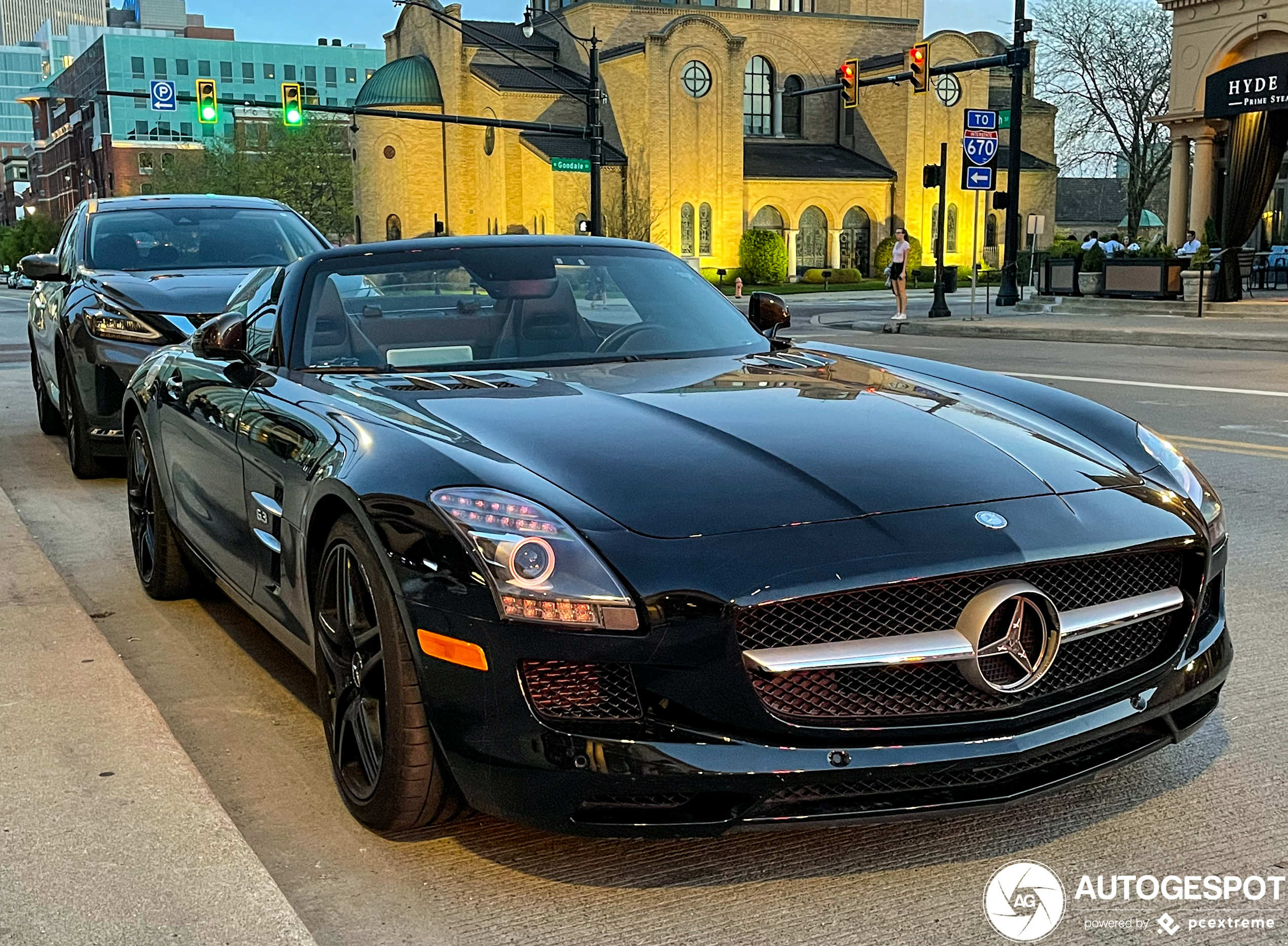 Mercedes-Benz SLS AMG Roadster