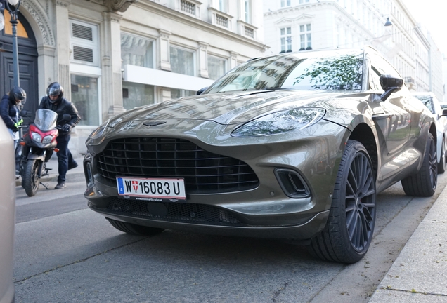 Aston Martin DBX