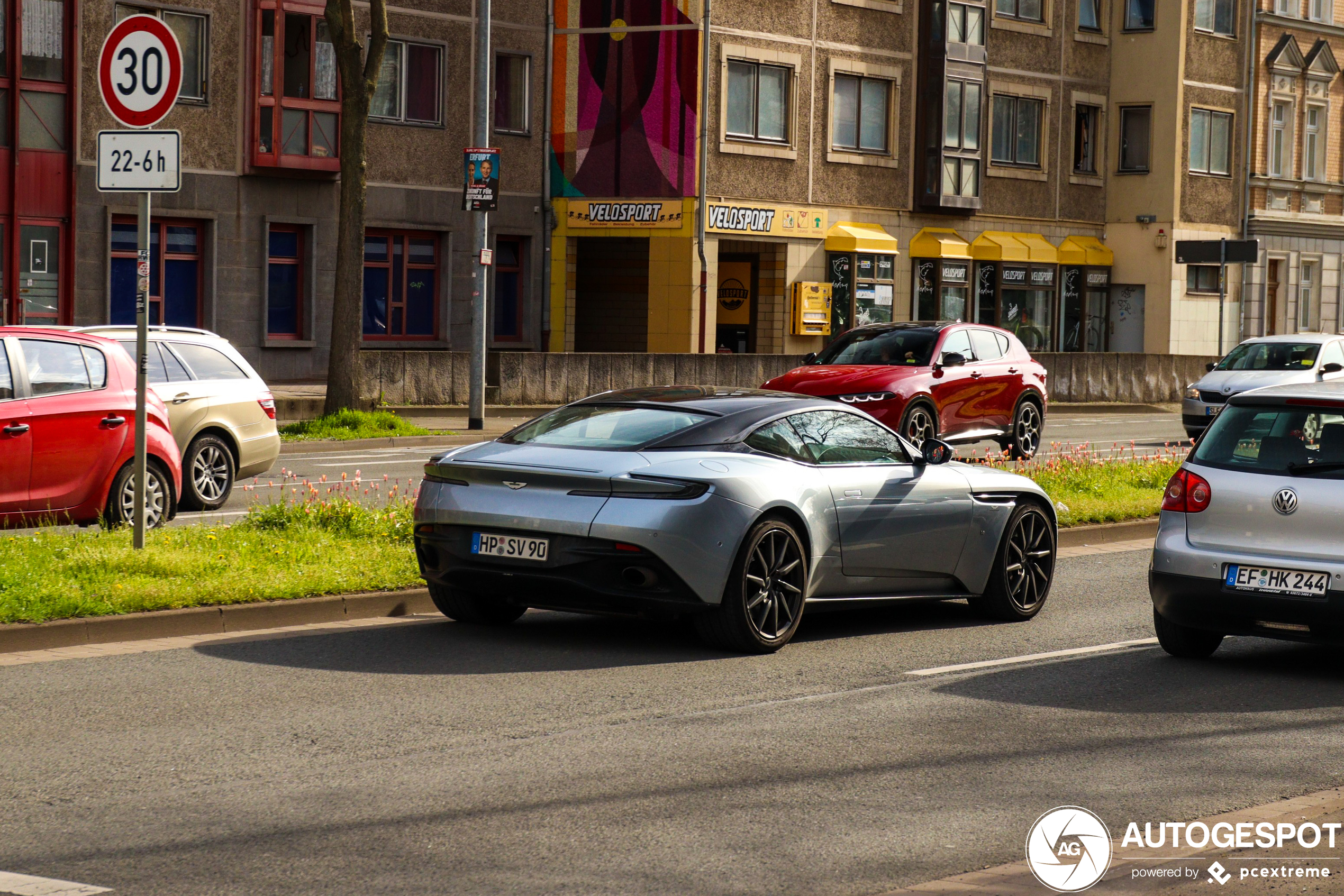 Aston Martin DB11 AMR