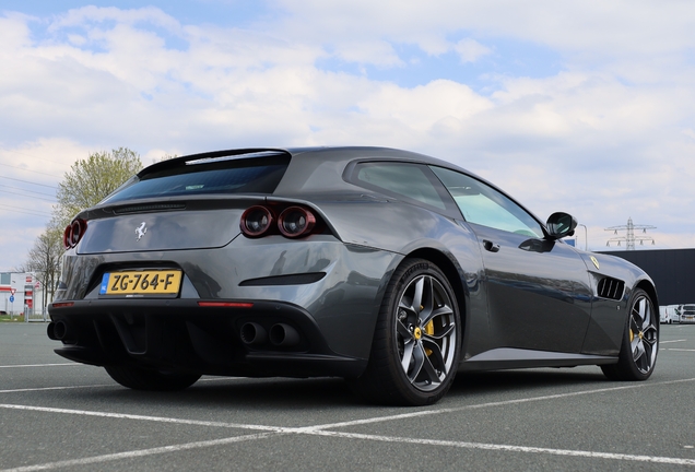 Ferrari GTC4Lusso T