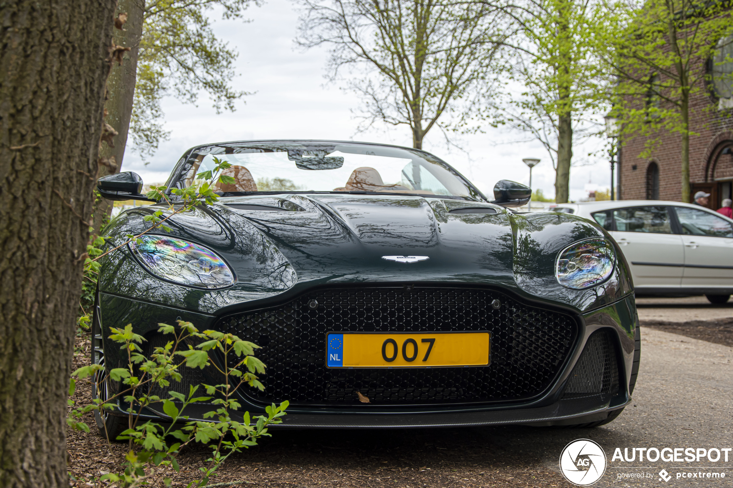 Aston Martin DBS Superleggera Volante