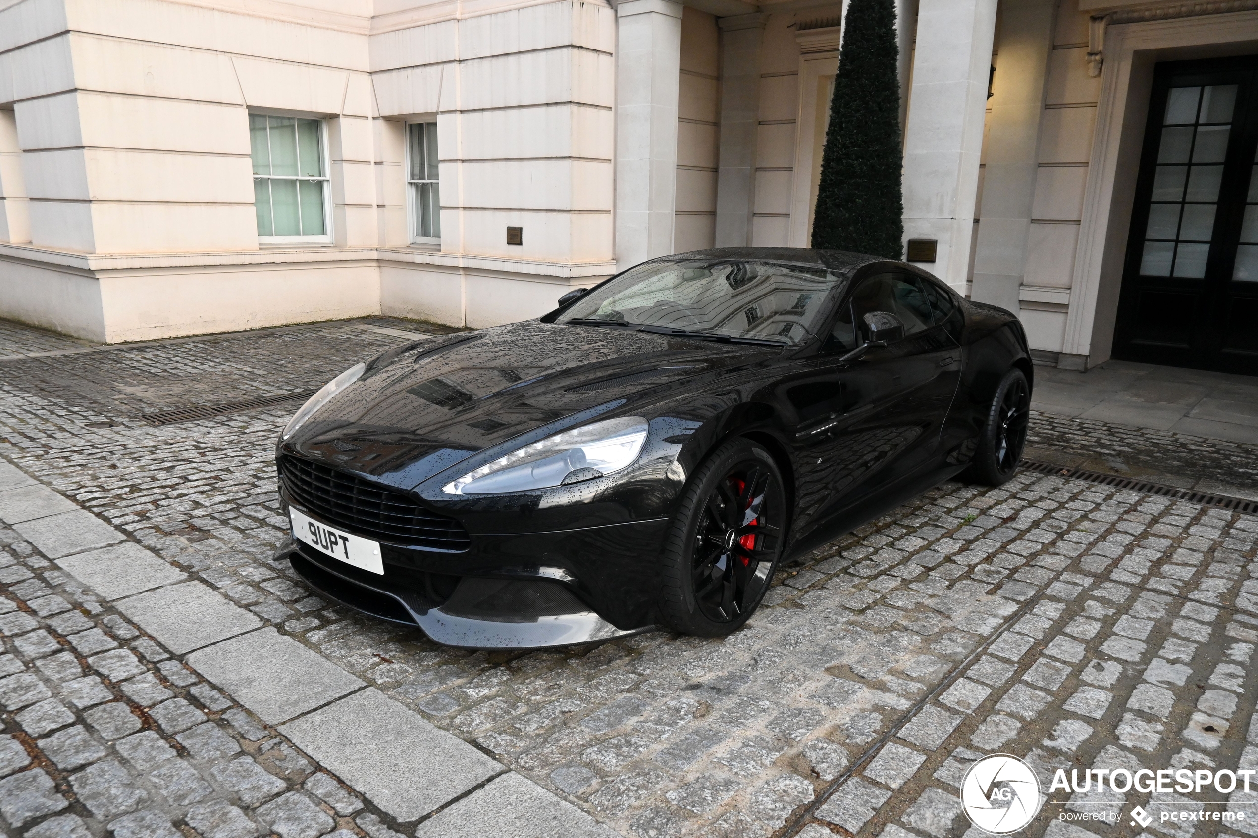 Aston Martin Vanquish 2015 Carbon Black Edition