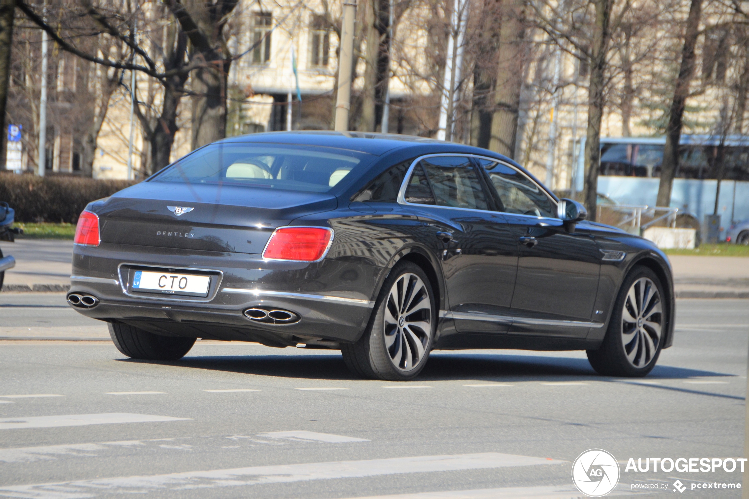 Bentley Flying Spur V8 2022 Mulliner