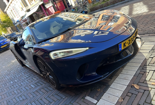 McLaren GT