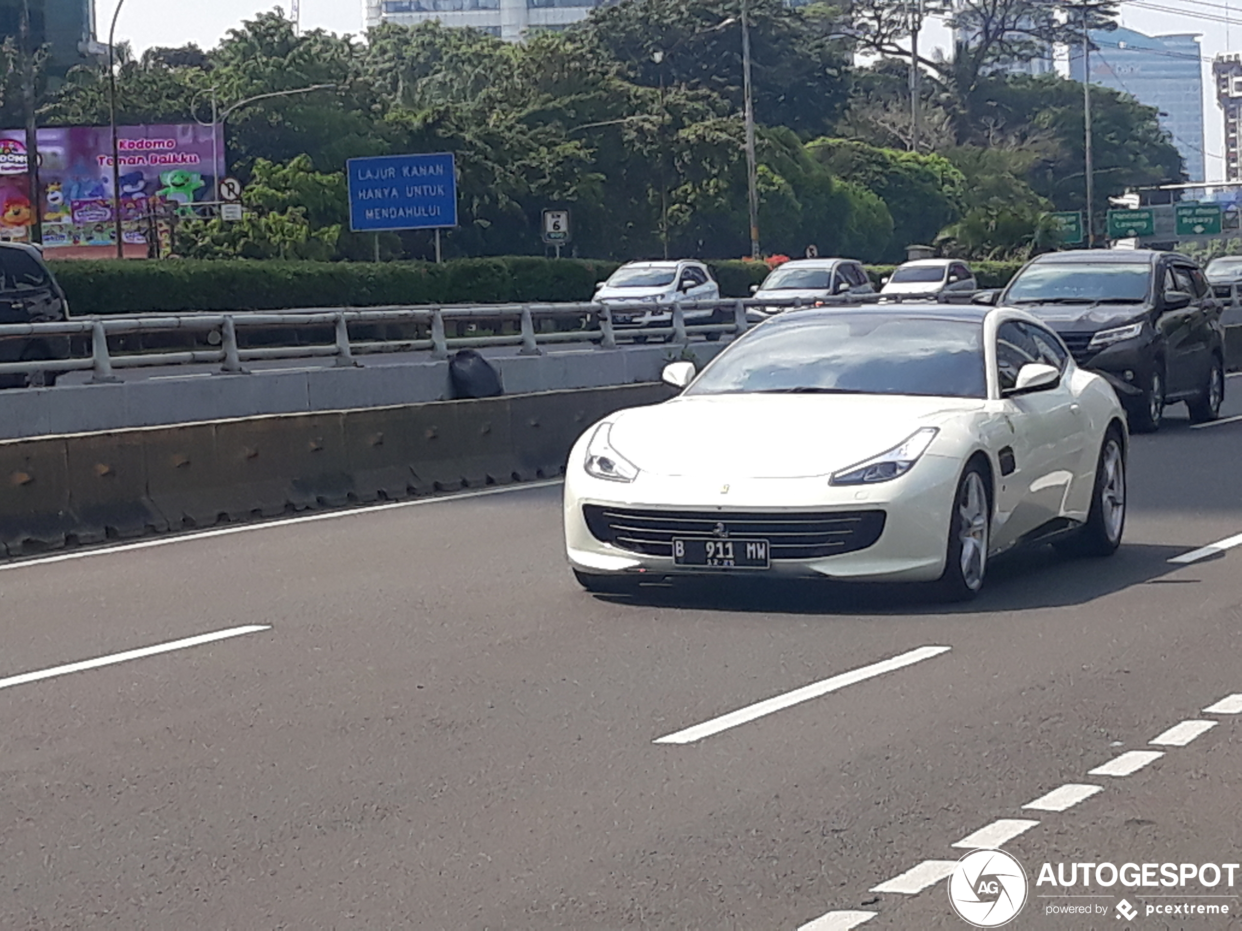 Ferrari GTC4Lusso T