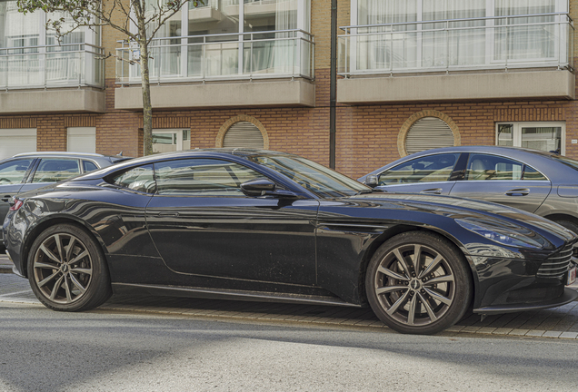 Aston Martin DB11 V8