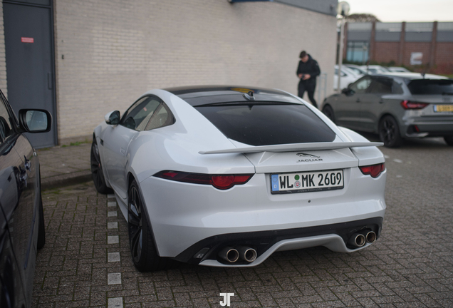 Jaguar F-TYPE R Coupé 2017