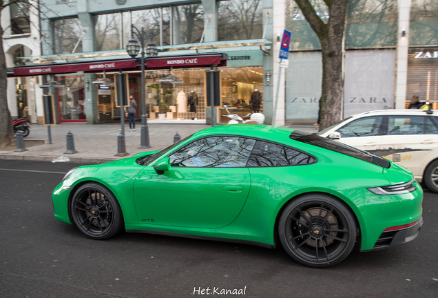 Porsche 992 Carrera 4 GTS