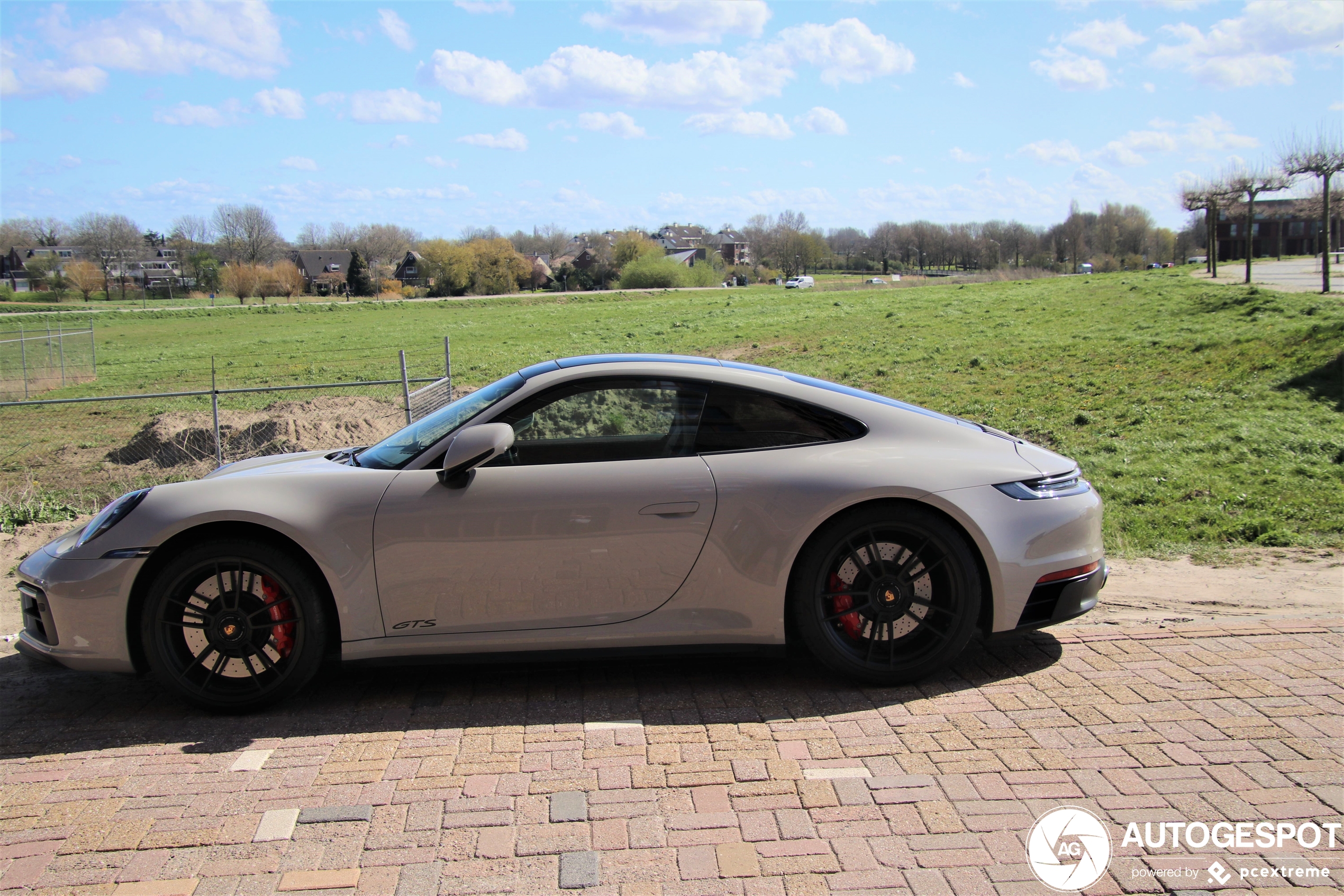 Porsche 992 Carrera 4 GTS