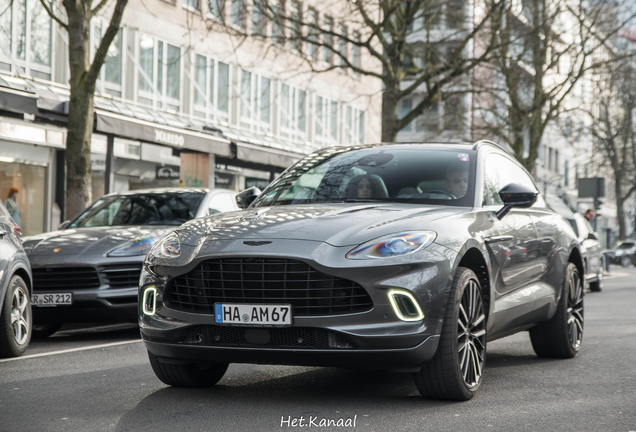 Aston Martin DBX